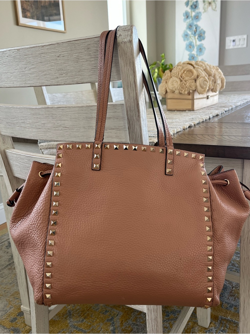 Valentino Garavani Rockstud Grainy Leather Drawstring Tote Dusty Rose / Camel - Picture 2 of 16